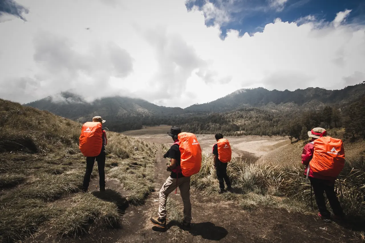 Nikmati Pendakian Gunung dengan Aman