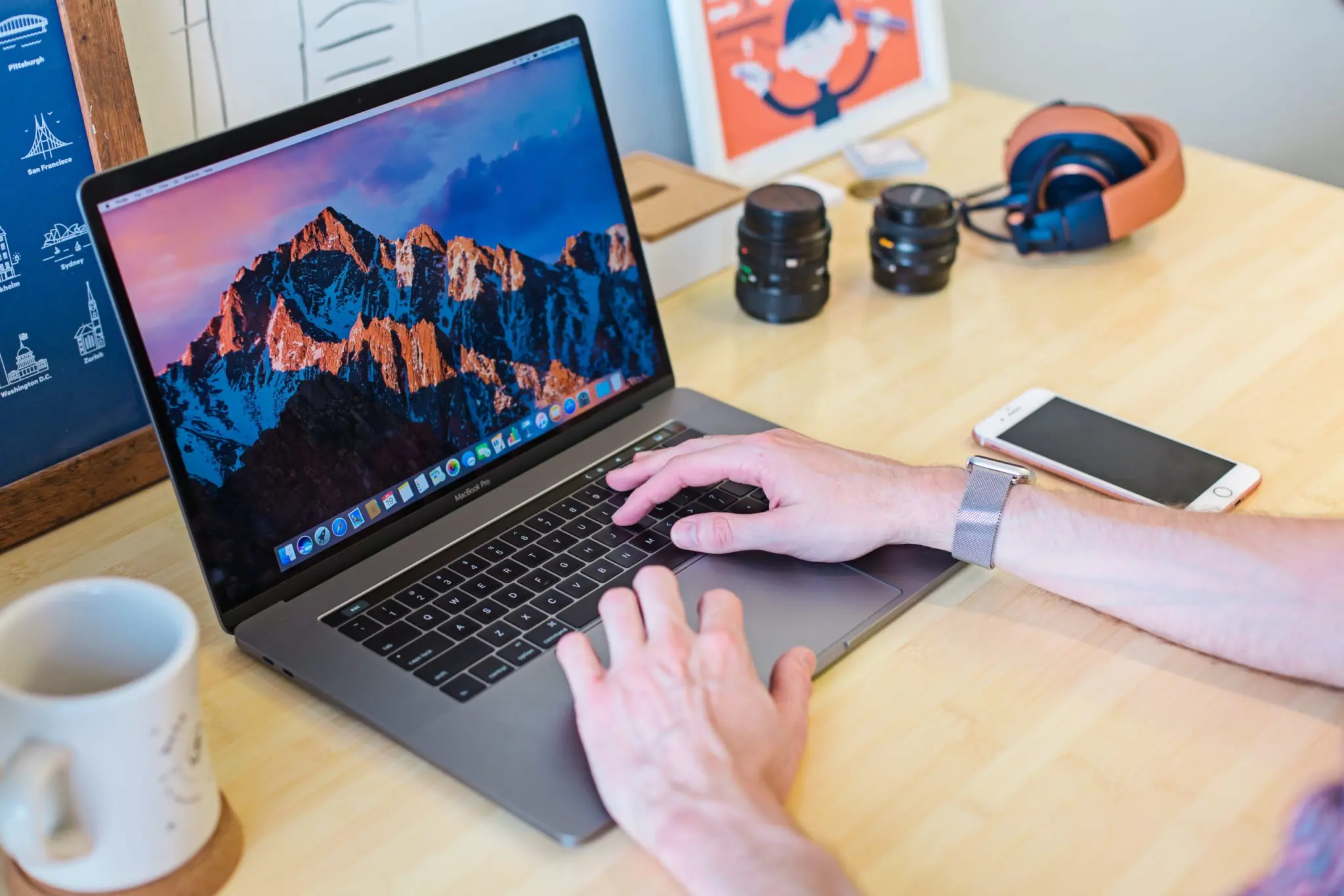 Di Mana Laptop Masih Menang Telak?
